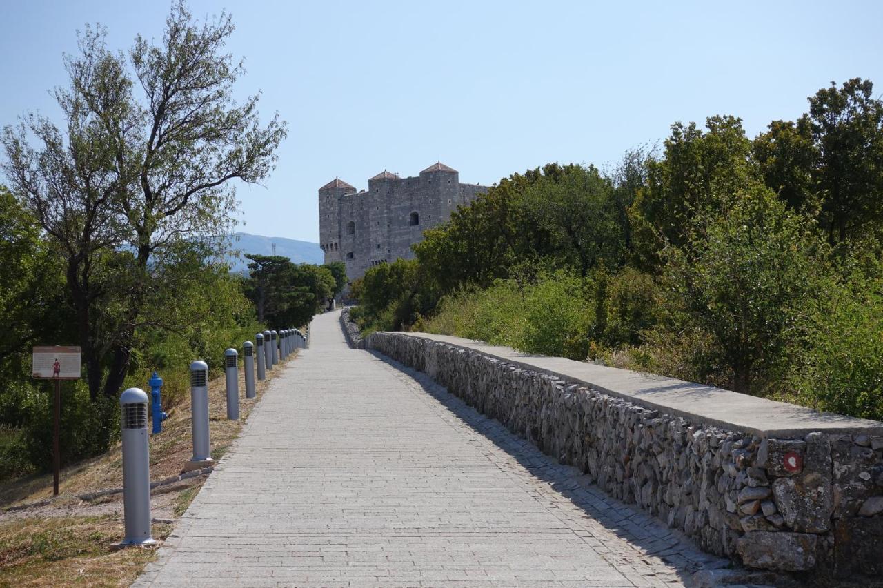 Apartmens Mendula Apartment Senj  Bagian luar foto