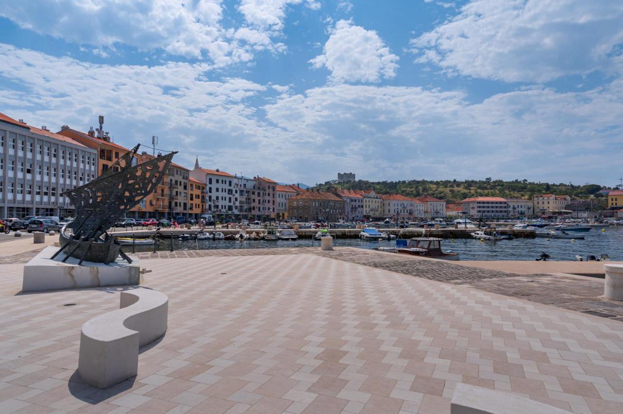 Apartmens Mendula Apartment Senj  Bagian luar foto